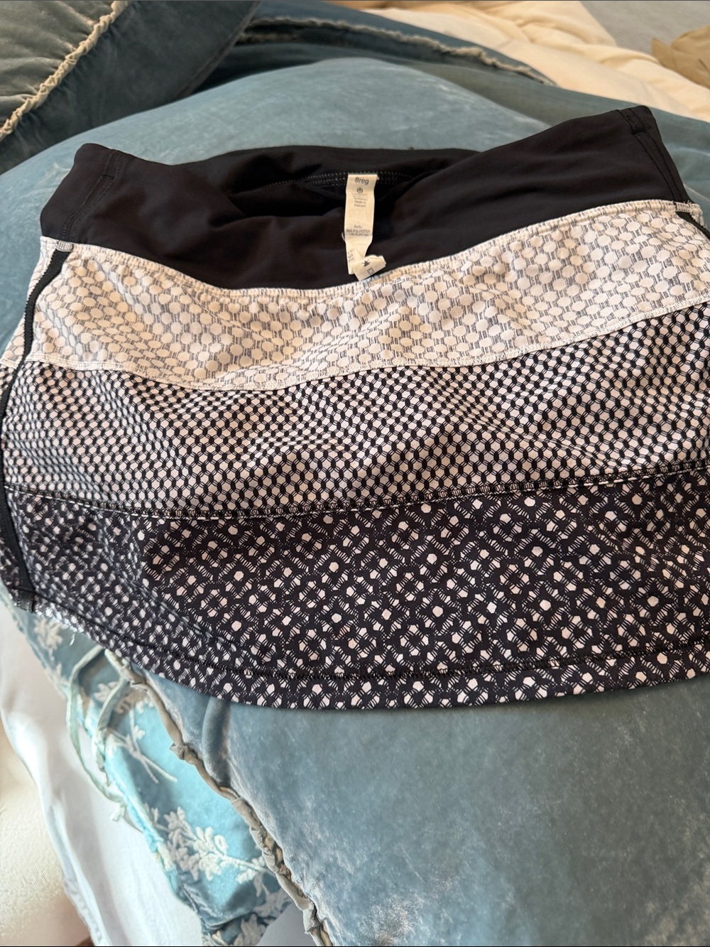 lululemon athletica Women's Black and White Patterned tennis/running skirt